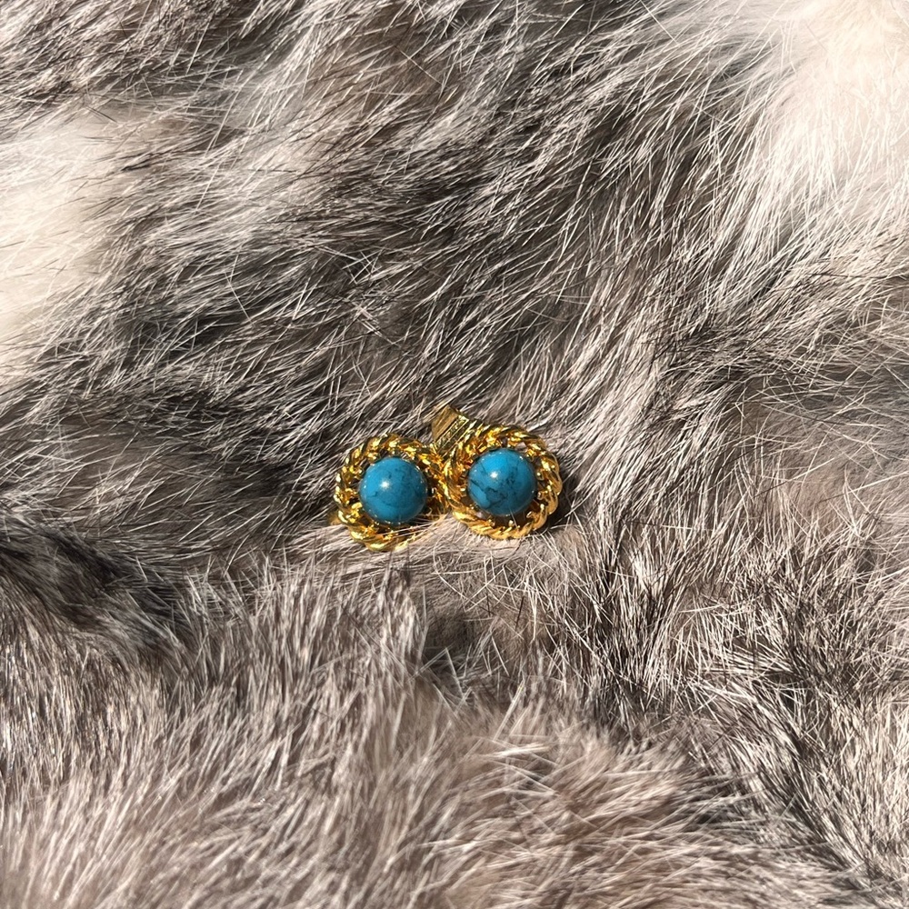 Vintage Gold-Tone Turquoise Cabochon Clip-On Earrings - Unbranded